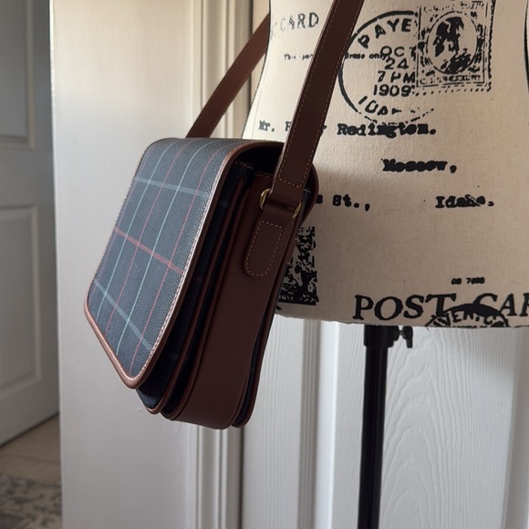 Burberry - Picture 3 of 16